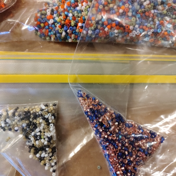 🖐️3/$15🖐️Many Beads, many colors - Picture 2 of 6